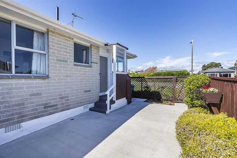 Photo of property in 8a Tireti Road, Titahi Bay, Porirua, 5022