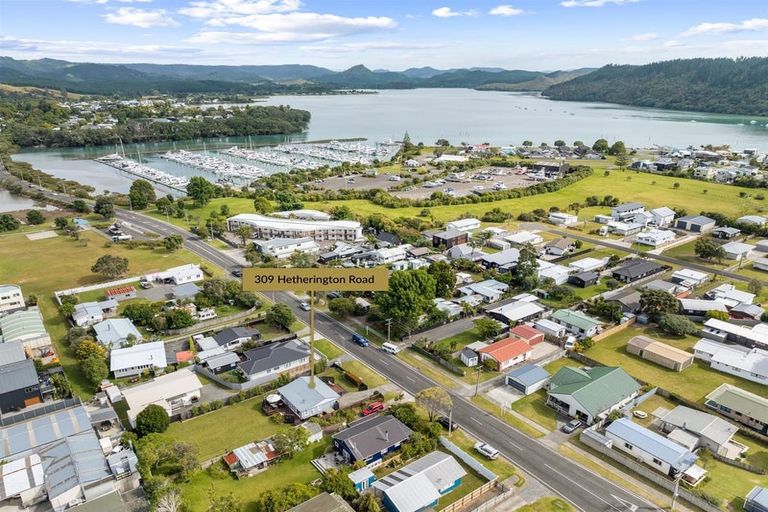 Photo of property in 309 Hetherington Road, Whangamata, 3620