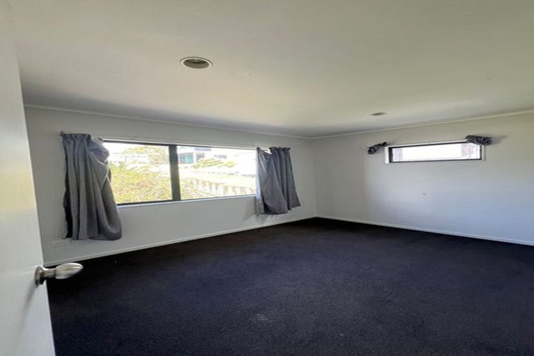 Photo of property in 91c Wade River Road, Stanmore Bay, Whangaparaoa, 0932