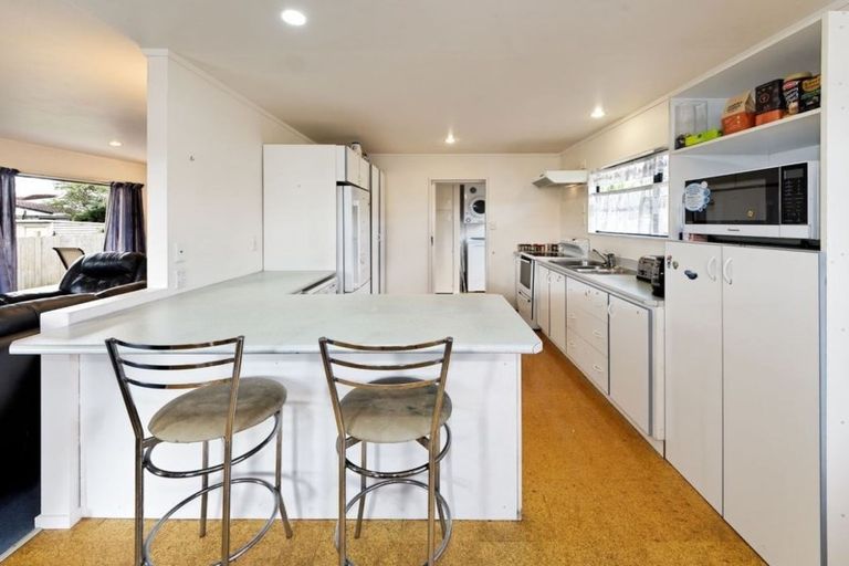 Photo of property in 6a Laura Street, Kelston, Auckland, 0602