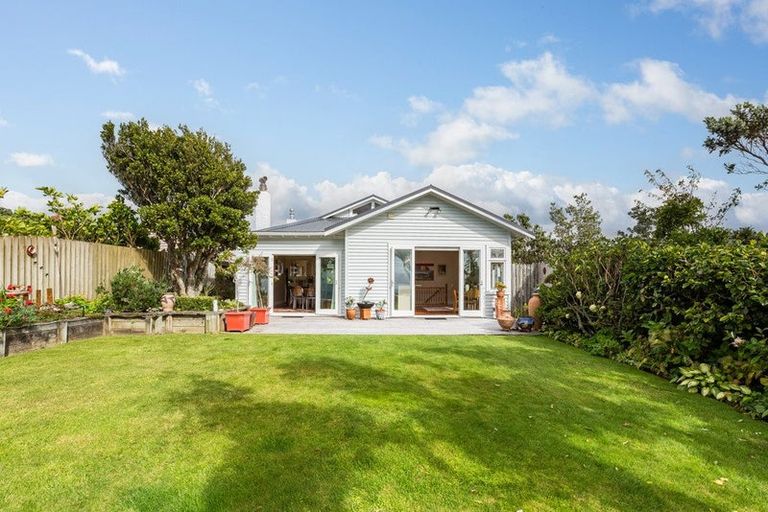 Photo of property in 9 Putnam Street, Northland, Wellington, 6012