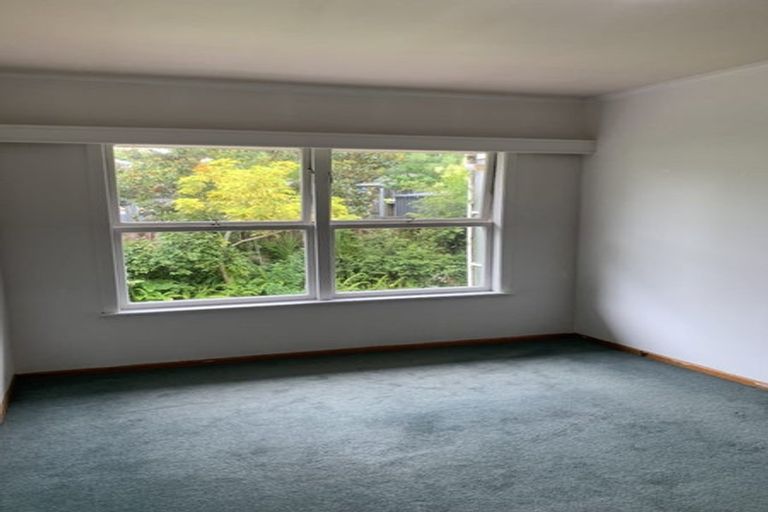 Photo of property in 2/6 Catalina Crescent, Forrest Hill, Auckland, 0620