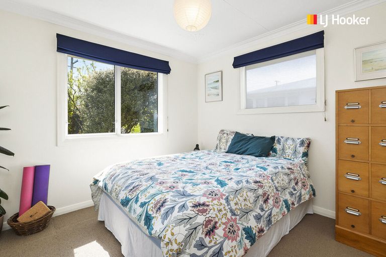 Photo of property in 35 Glendevon Place, Vauxhall, Dunedin, 9013