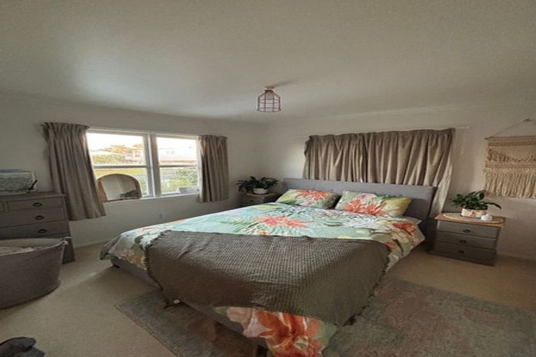 Photo of property in 1/18 Fowler Street, Northcote, Auckland, 0627