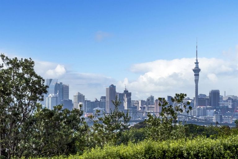 Photo of property in 1/223 Onewa Road, Birkenhead, Auckland, 0626