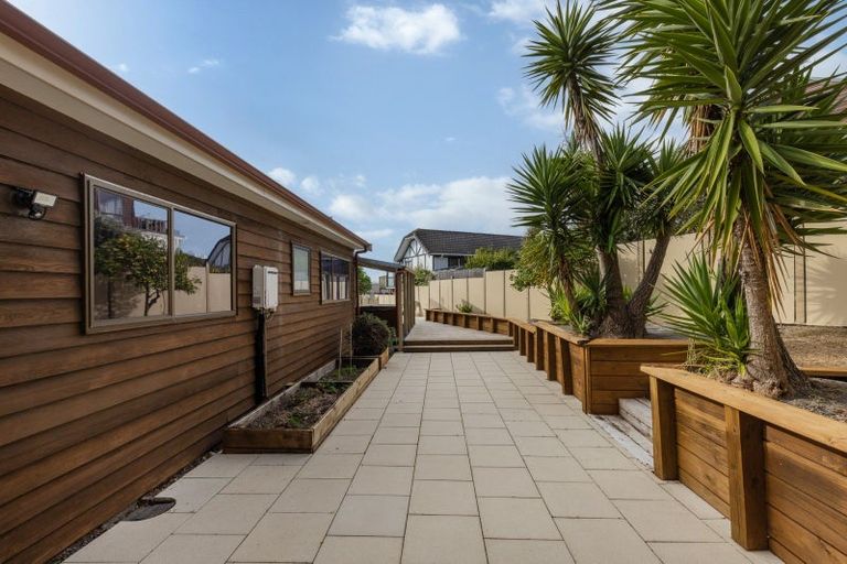 Photo of property in 30 Kinloch Place, Papakowhai, Porirua, 5024