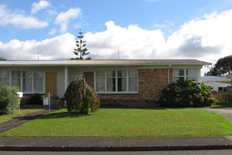 Photo of property in 2/20 Graham Avenue, Te Atatu Peninsula, Auckland, 0610