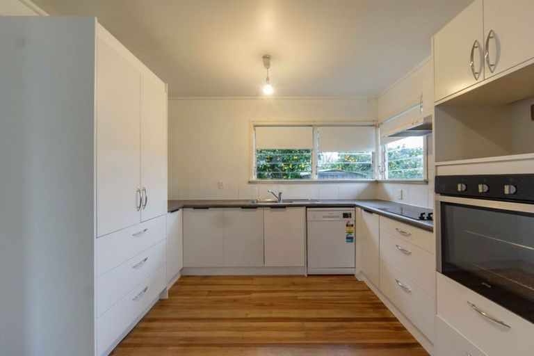 Photo of property in 2 Windsor Road, Maeroa, Hamilton, 3200