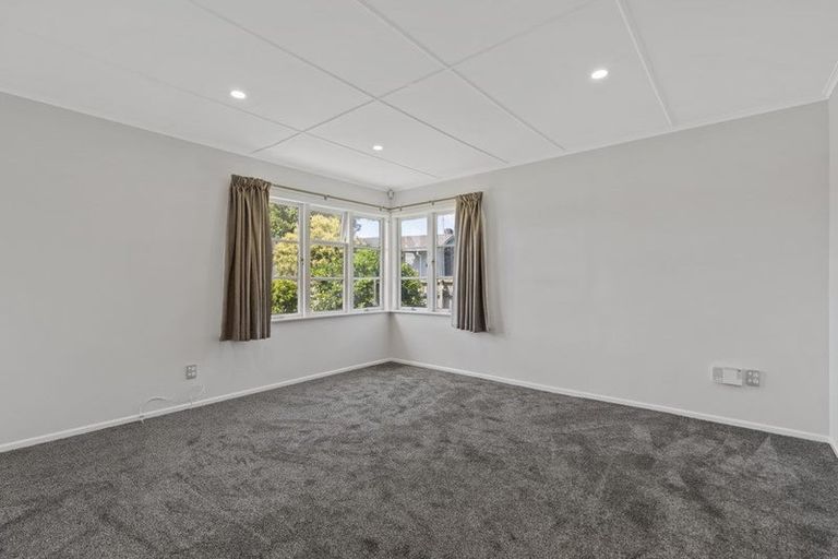 Photo of property in 10 Alamein Place, Pukekohe, 2120