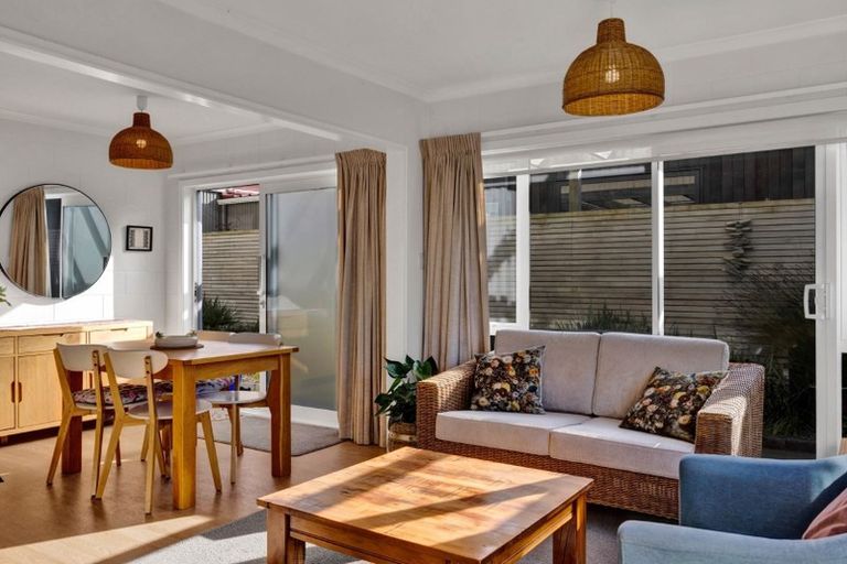 Photo of property in 2/30 Hamblyn Street, Strandon, New Plymouth, 4312