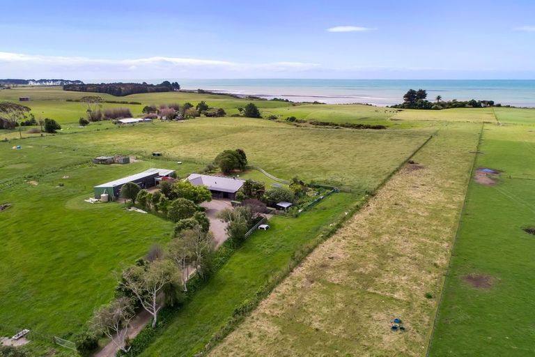 Photo of property in 787 Main North Road, Motunui, Waitara, 4383