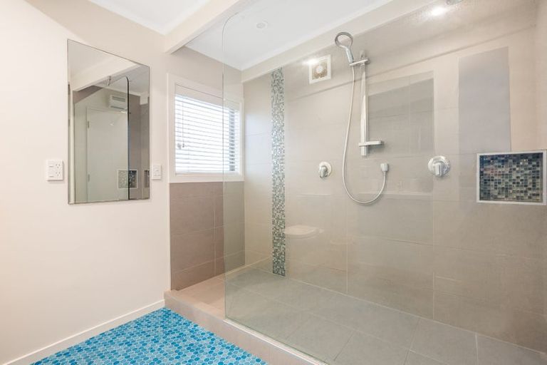 Photo of property in 4 Te Kura Road, Pukerua Bay, 5026