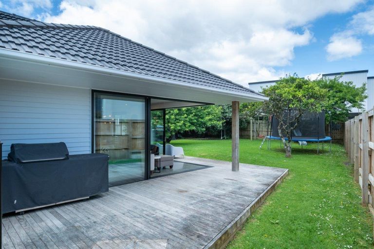 Photo of property in 3 Shamrock Lane, Te Atatu Peninsula, Auckland, 0610