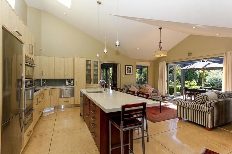 Photo of property in 30 Shelter Grove, Frankleigh Park, New Plymouth, 4310