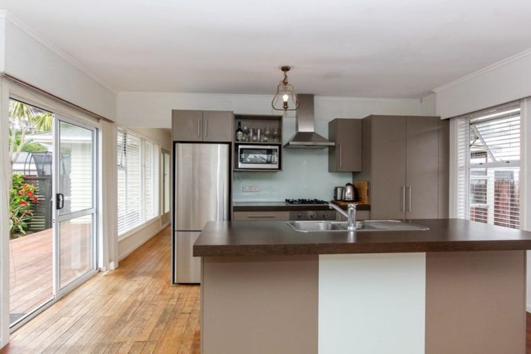 Photo of property in 3 Gordon Street, Glen Avon, New Plymouth, 4312