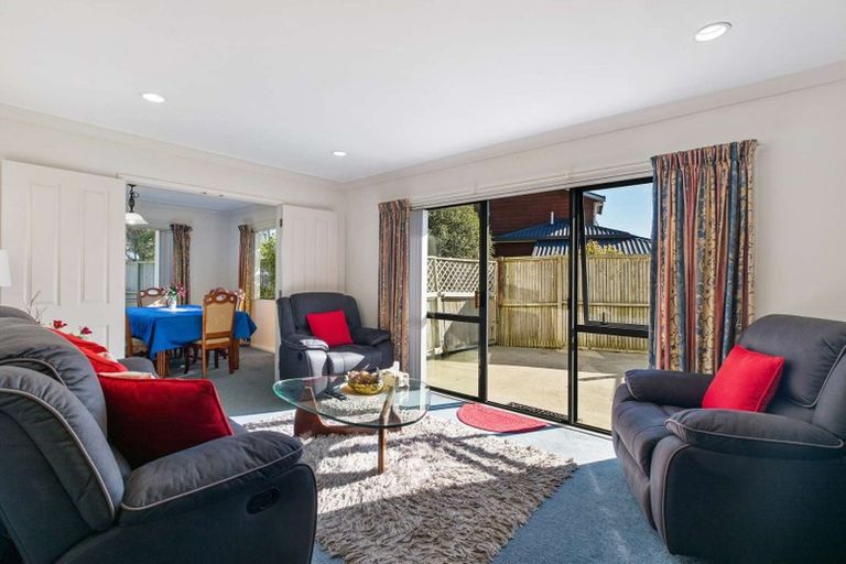 Photo of property in 16 Ewhurst Place, Goodwood Heights, Auckland, 2105