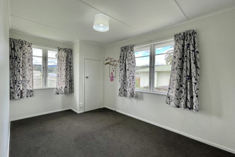 Photo of property in 21 Totara Park Road, Clouston Park, Upper Hutt, 5018