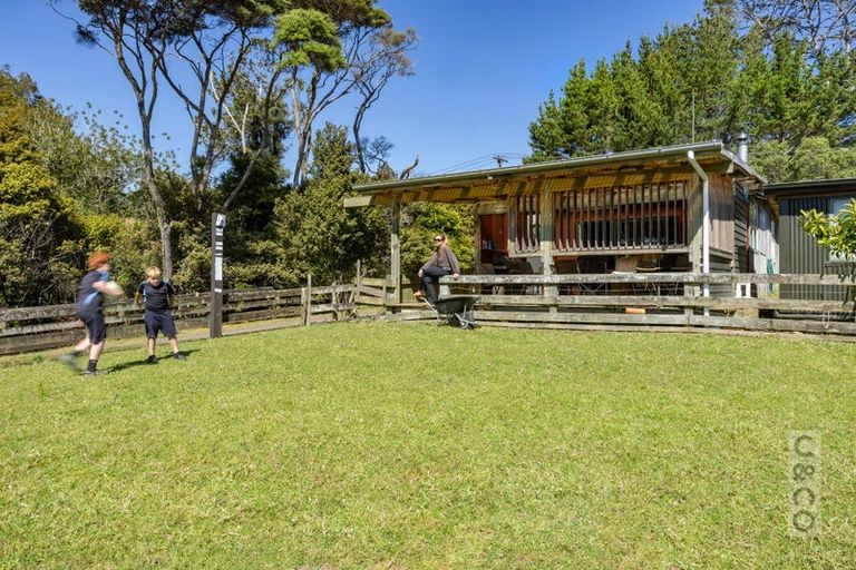 Photo of property in 35a Fork Road, Kumeu, 0891