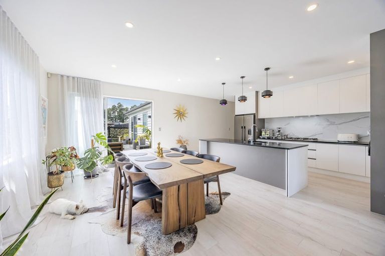 Photo of property in 14 Ropere Street, Kumeu, 0810