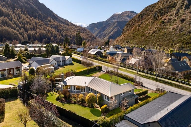 Photo of property in 27 Manse Road, Arrowtown, 9302