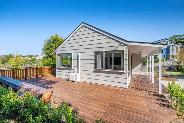 Photo of property in 15 Tacitus Place, Totara Vale, Auckland, 0629