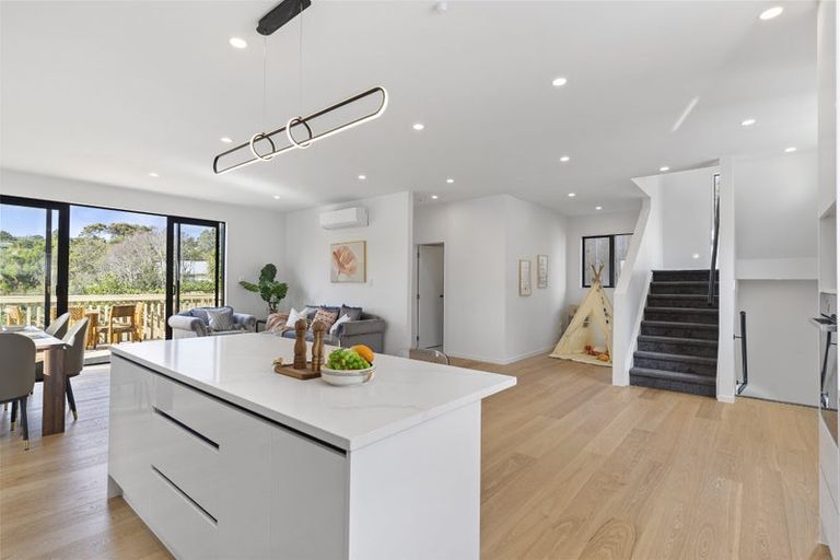 Photo of property in 31c Linwood Avenue, Forrest Hill, Auckland, 0620