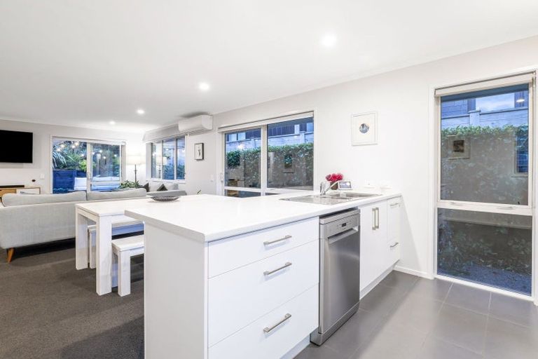 Photo of property in 27 Mooring Close, Whitby, Porirua, 5024