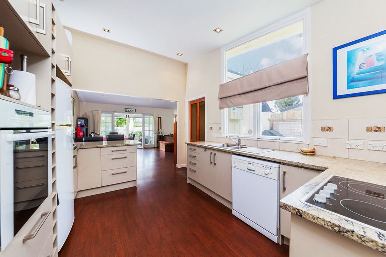Photo of property in 2a Woodvale Road, Glen Eden, Auckland, 0602