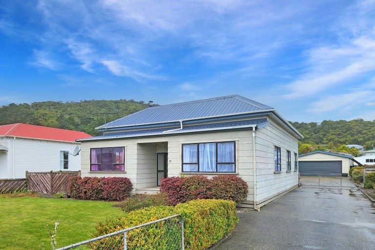 Photo of property in 37 Shakespeare Street, Greymouth, 7805
