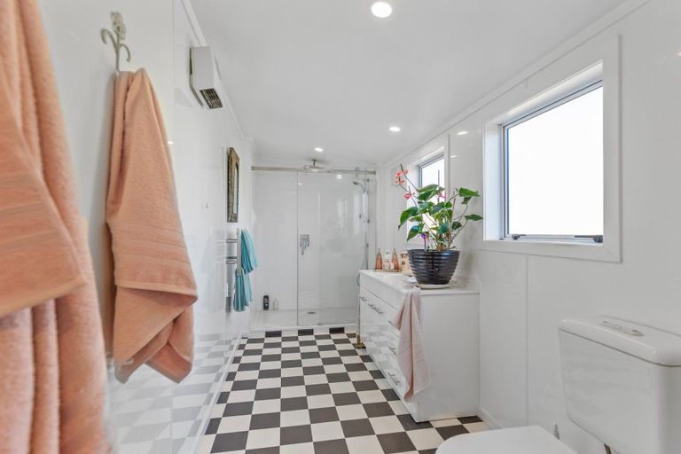 Photo of property in 39 Mako Mako Road, Levin, 5510