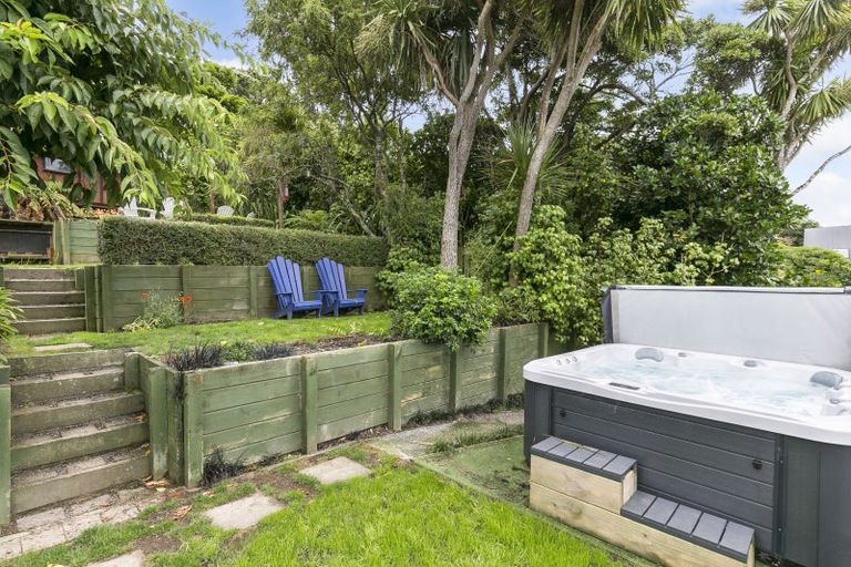 Photo of property in 13 Paisley Terrace, Karori, Wellington, 6012