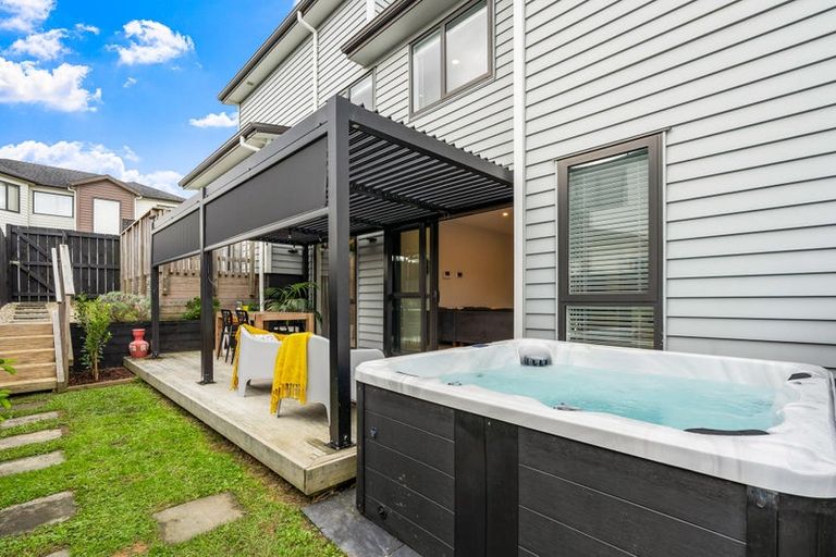 Photo of property in 1 Crompton Place, Orewa, 0931