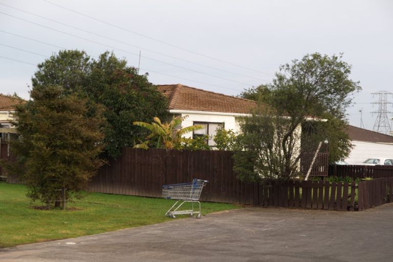 Photo of property in 14 Cleek Road, Mangere East, Auckland, 2024