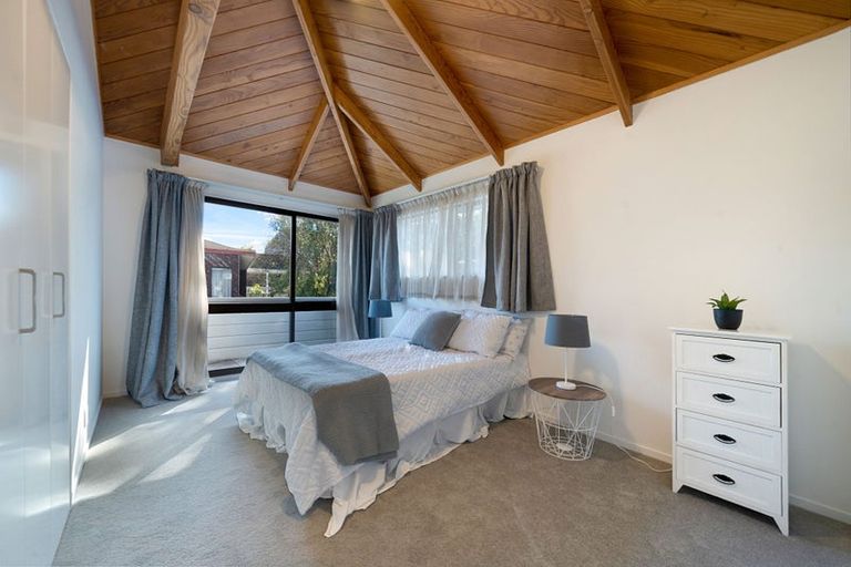 Photo of property in 1/6 Glucina Avenue, West Harbour, Auckland, 0618