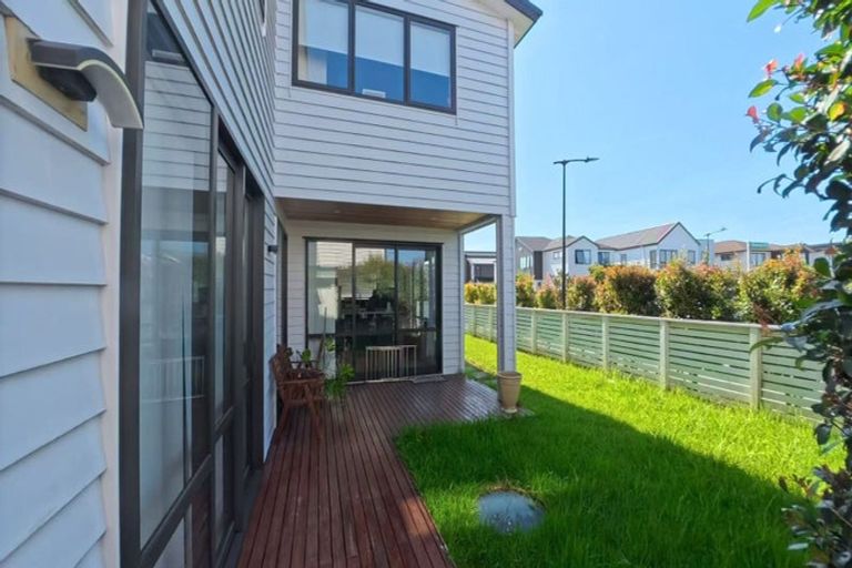 Photo of property in 11 Pihoihoi Place, Hobsonville, Auckland, 0616