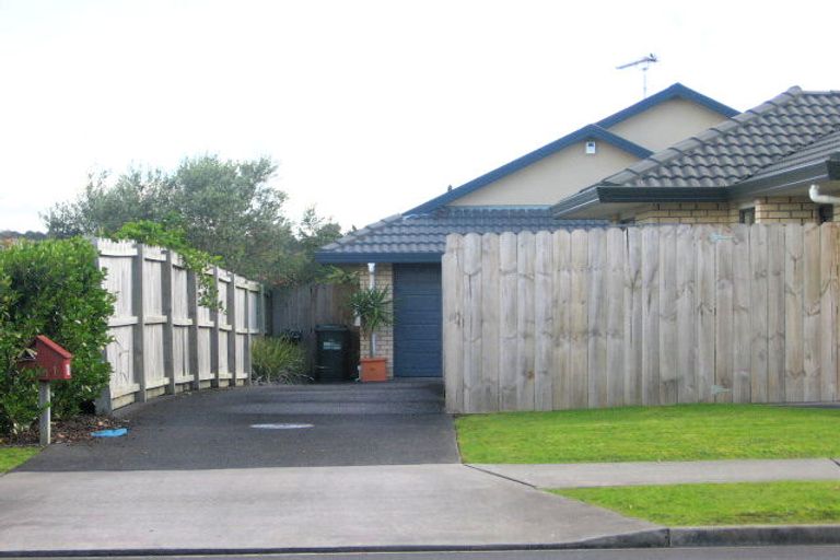 Photo of property in 61 Armoy Drive, East Tamaki, Auckland, 2016