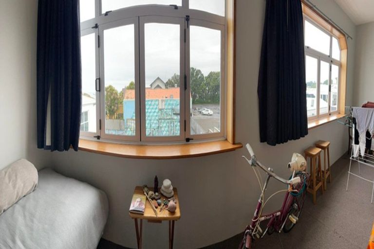 Photo of property in Devonport Apartments, 42/127 Saint Aubyn Street, New Plymouth, 4310