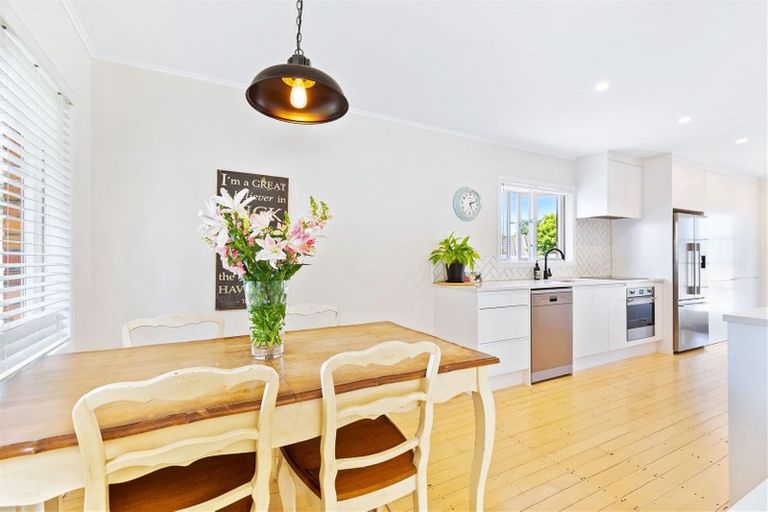 Photo of property in 7 Kervil Avenue, Te Atatu Peninsula, Auckland, 0610