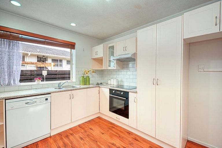 Photo of property in 2/63 Walworth Avenue, Pakuranga Heights, Auckland, 2010