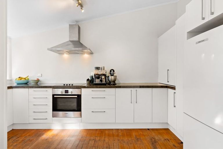 Photo of property in 1/16a Bardia Street, Belmont, Auckland, 0622