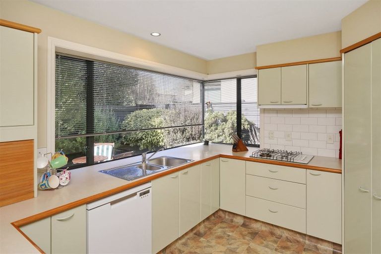 Photo of property in 2/112 Memorial Avenue, Burnside, Christchurch, 8053