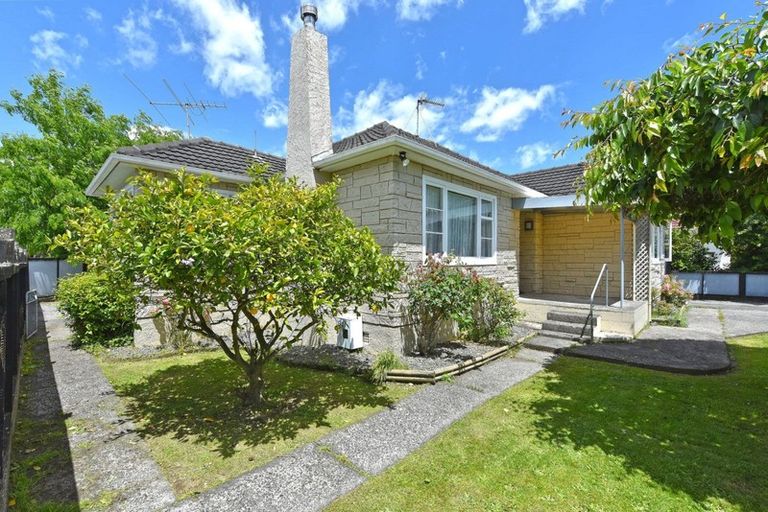 Photo of property in 13 Heretaunga Square, Silverstream, Upper Hutt, 5019