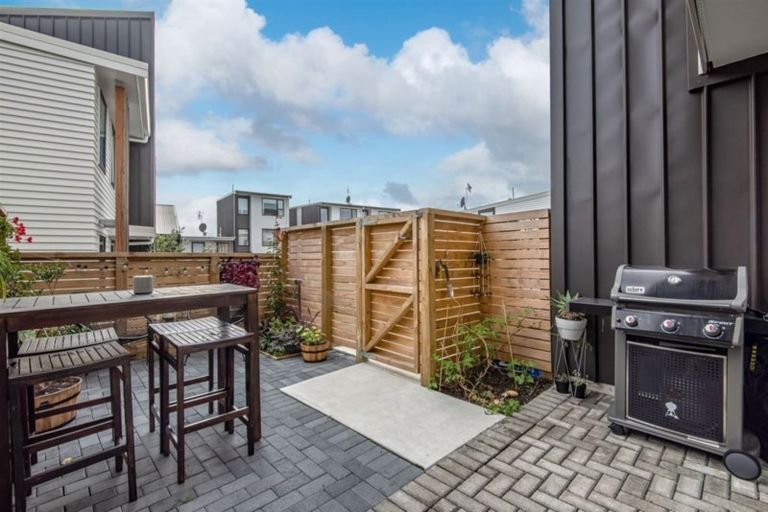 Photo of property in 16/15 Chivalry Road, Glenfield, Auckland, 0629