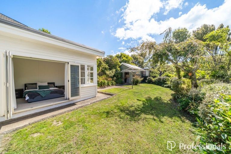 Photo of property in 6 Te Whiti Grove, Korokoro, Lower Hutt, 5012