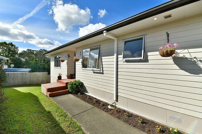 Photo of property in 5a Hammond Avenue, Hatfields Beach, Orewa, 0931