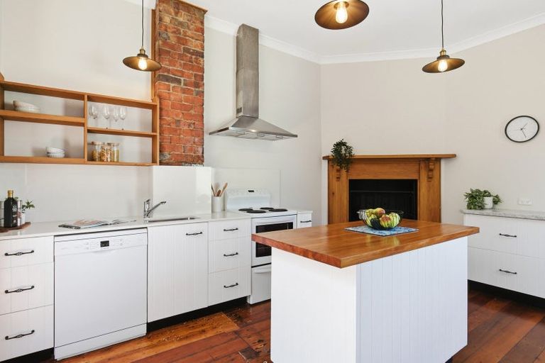 Photo of property in 80 Rolleston Street, Mount Cook, Wellington, 6021