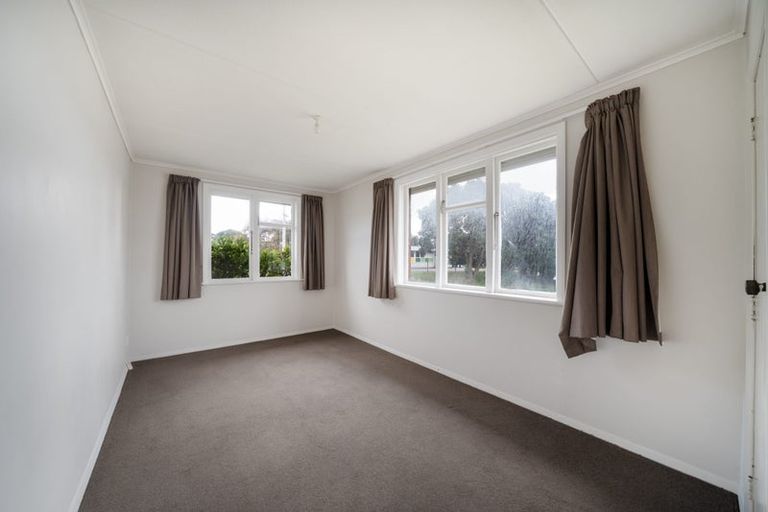 Photo of property in 2 Hukatai Street, Elsdon, Porirua, 5022