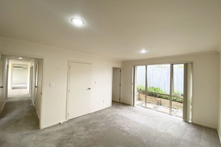 Photo of property in 37 Nimstedt Avenue, Oteha, Auckland, 0632