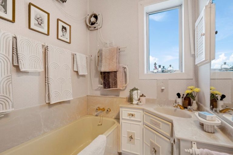 Photo of property in 39 Coates Street, Tawa, Wellington, 5028