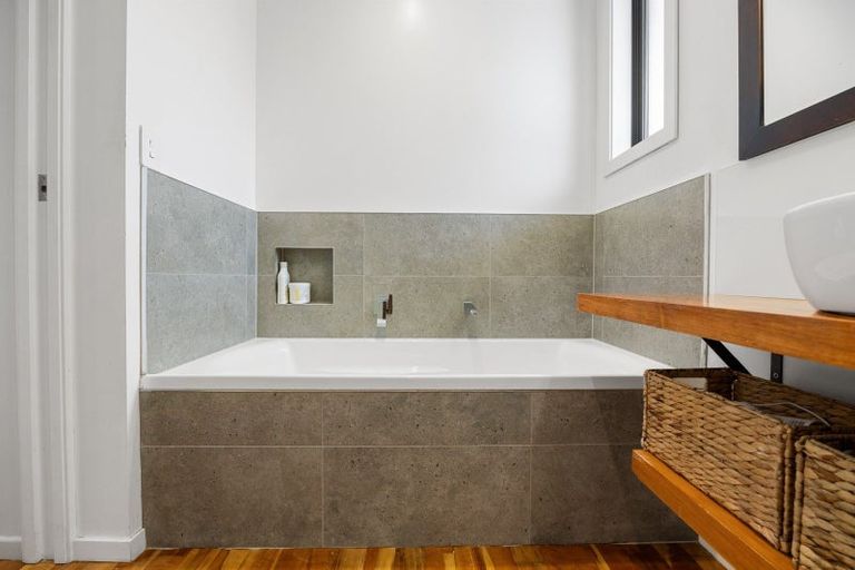 Photo of property in 11 Sandwich Road, St Andrews, Hamilton, 3200